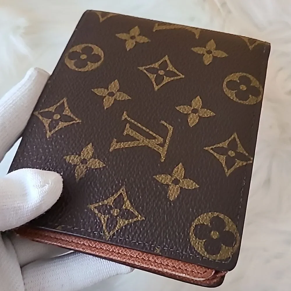 💯 Authentic Louis Vuitton Monogram Bifold Wallet 🍀
